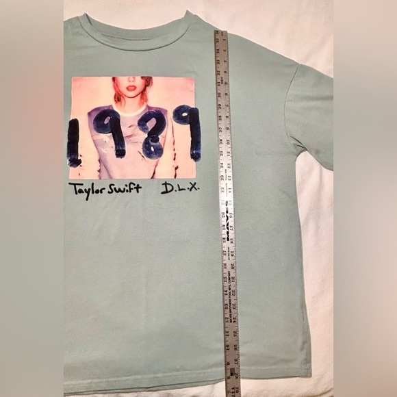 Taylor Swift 1989 DLX Shirt Sleeve Tee Size Large - Picture 3 of 7
